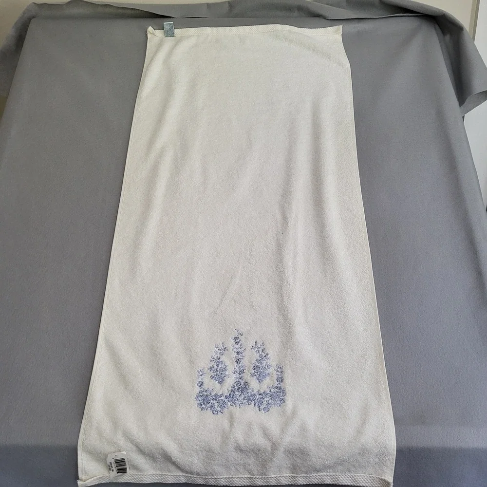VTG Pair Laura Ashley Embroidered Blue Floral Bath Towel Made In USA Set Of 2